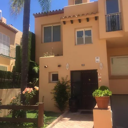 Condes De Iza Nueva Andalucia Holiday home *